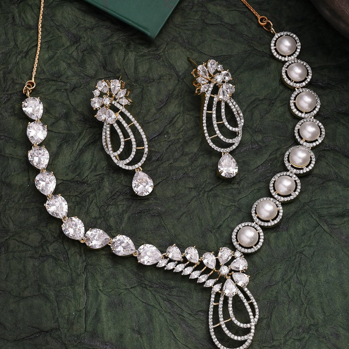 Sukkhi Admirable Tear Drop Round Design Gold Plated Cubic Zirconia & Pearl Studded White Brass Collar Necklace & Drop Earrings Jewellery Set for Women