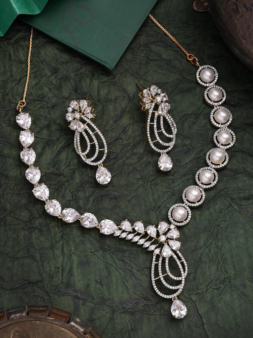 Sukkhi Admirable Tear Drop Round Design Gold Plated Cubic Zirconia & Pearl Studded White Brass Collar Necklace & Drop Earrings Jewellery Set for Women