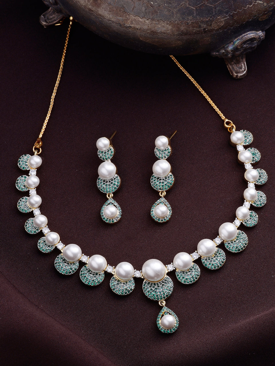 Sukkhi Stylish Geometric Design Gold Plated with Cubic Zirconia Pearl Studded Green Brass Collar Necklace with Drop Earrings Jewellery Set for Women