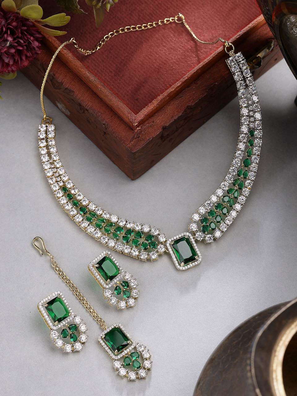 Sukkhi Wedding Collection Gold Plated Cubic Zirconia Studded Brass Emerald Green Collar Necklace & Studs Earring & Maangtikka Jewellery Set for Women