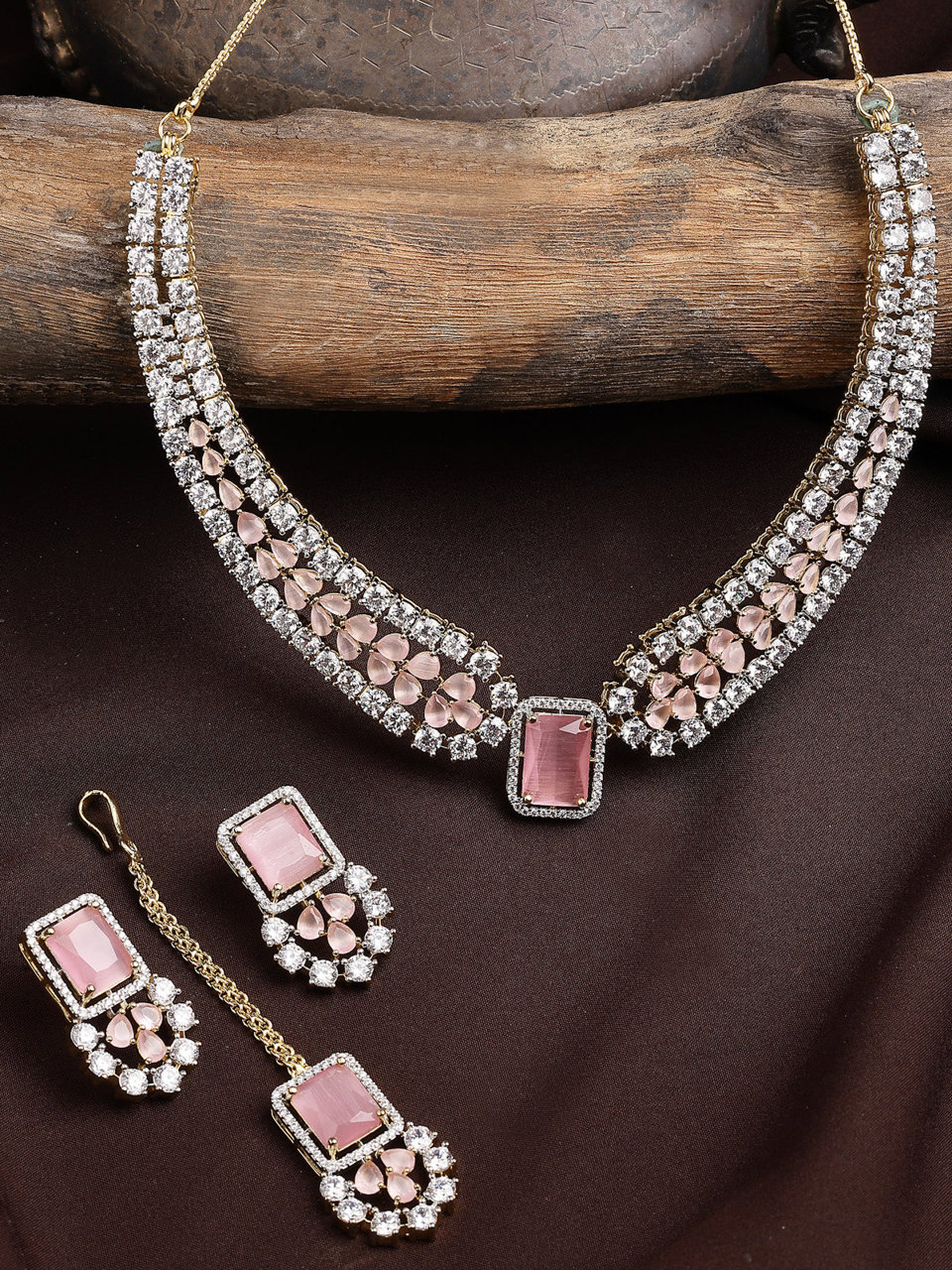 Sukkhi Charming Pink Fashion Gold Plated with Cubic Zirconia Studded Brass Collar Necklace with Studs Earring & Maangtikka Jewellery Set for Women