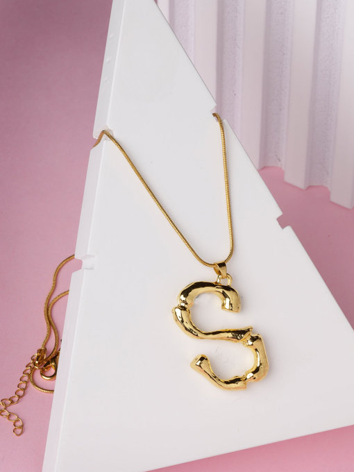 Scintillare by Sukkhi Modern Name English Gold Plated Alphabet S Letter Initials Letter Locket Pendant Necklace Chain Alphabet Pendant Necklace Chain for Men And Women Unisex